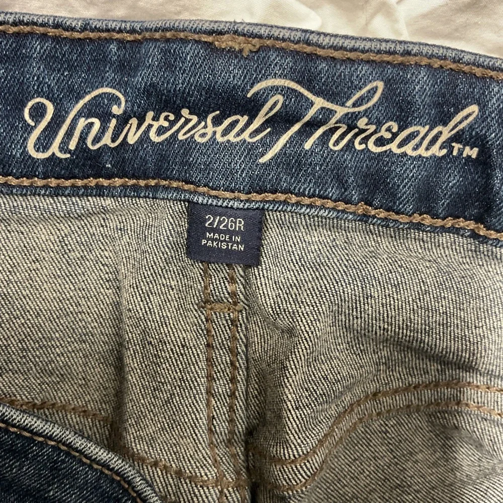 Universal Thread Bermuda Shorts Womens 2/26 Blue Dark Wash Mid Rise Denim Rolled
